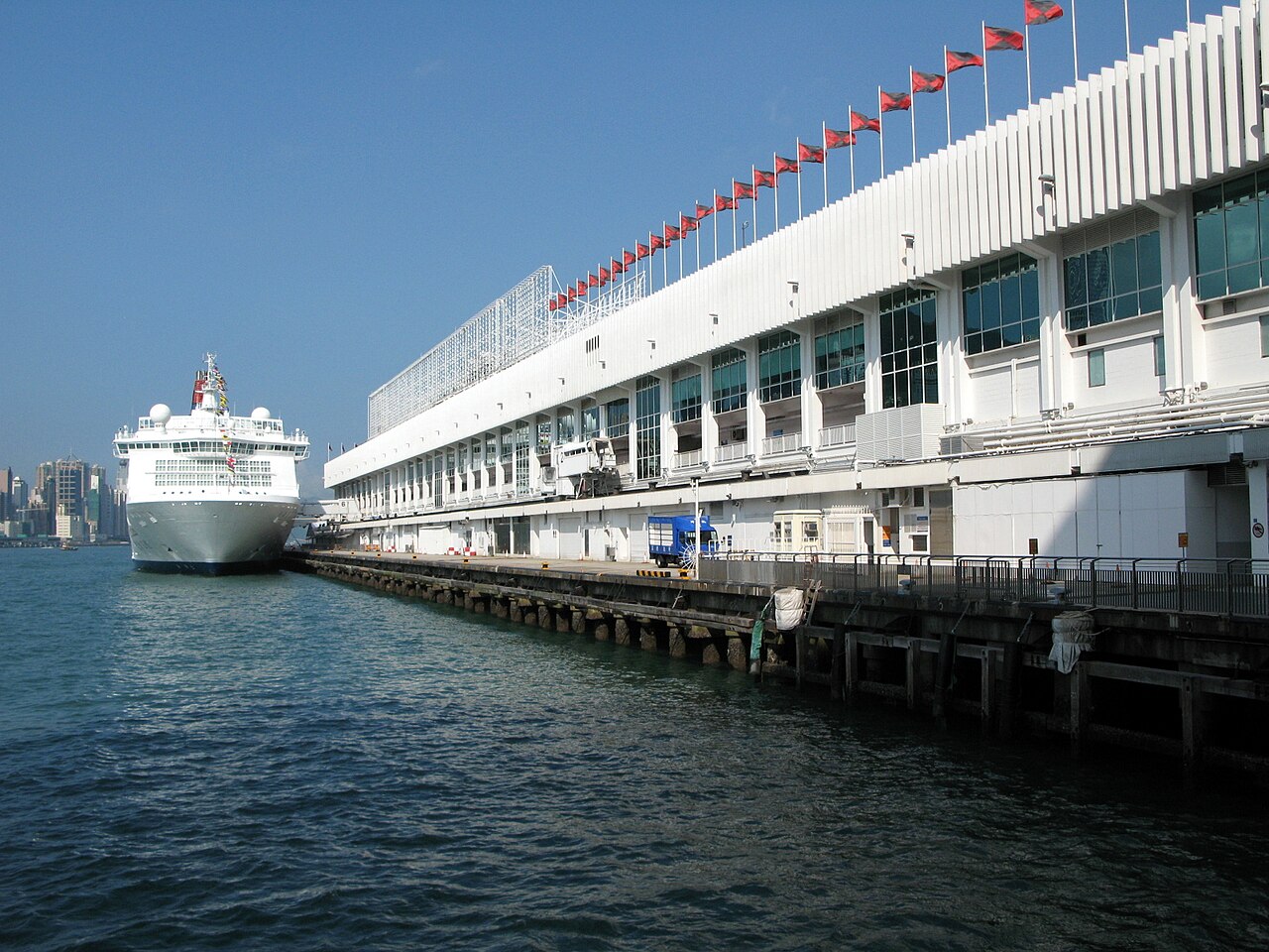 海运大厦邮轮停泊