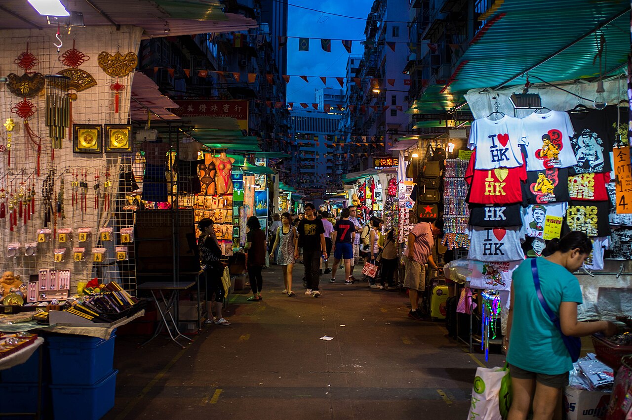 庙街夜市摊档发光灯笼