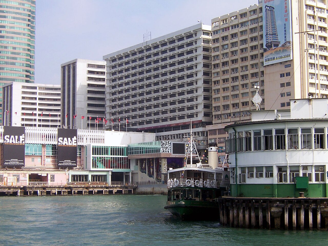 尖沙咀码头，从天星小轮拍摄