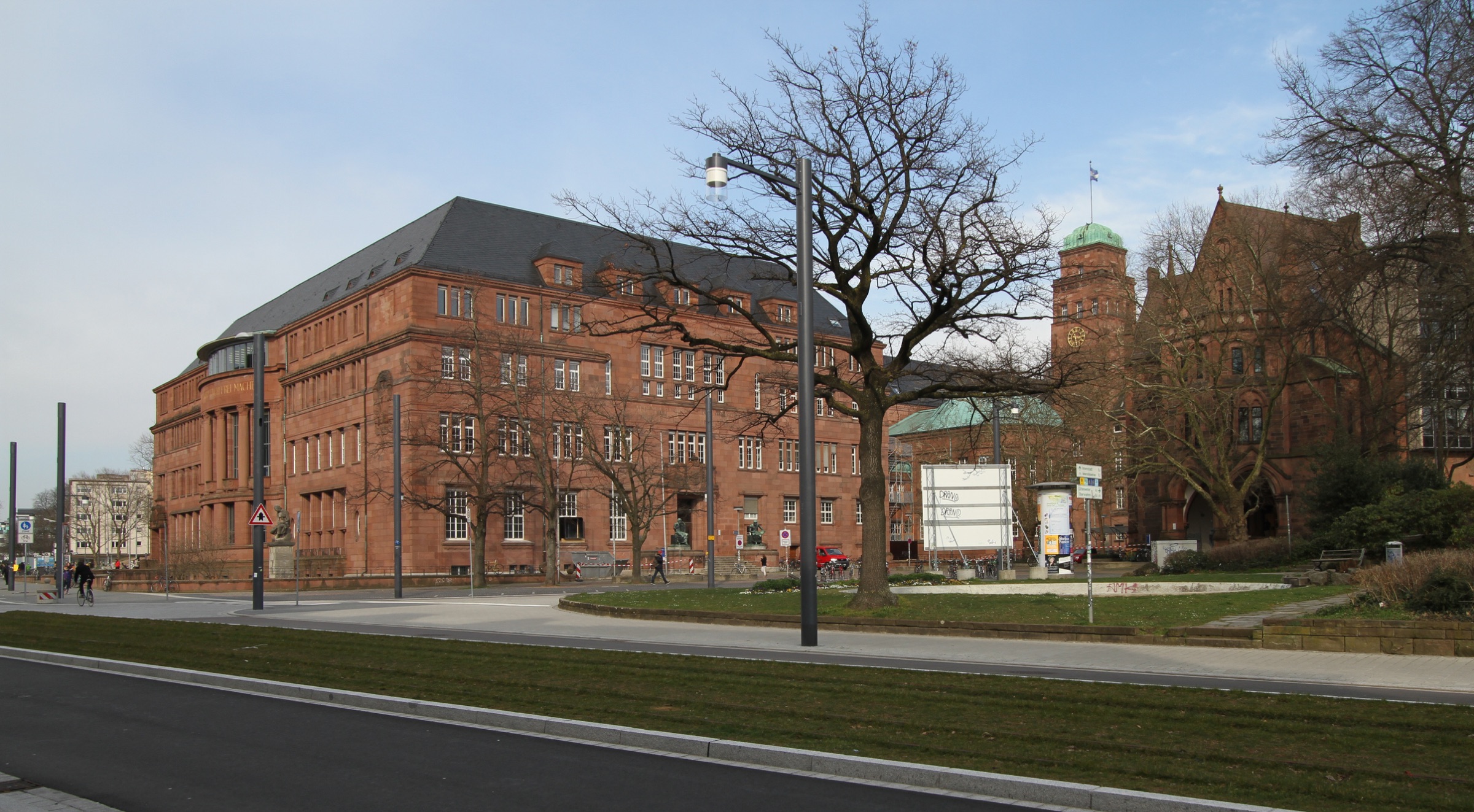 弗莱堡大学主楼立面